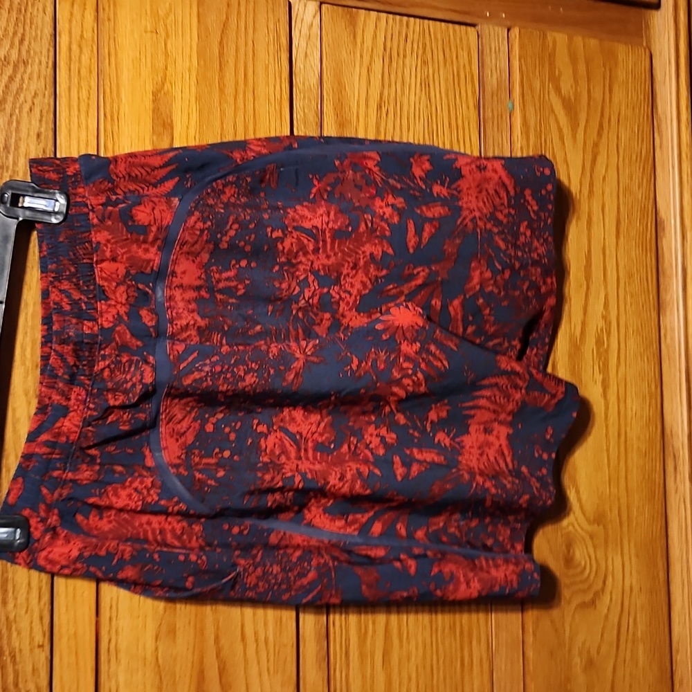 Rare Lululemon red jungle palm print pace breaker shorts - Picture 5 of 6